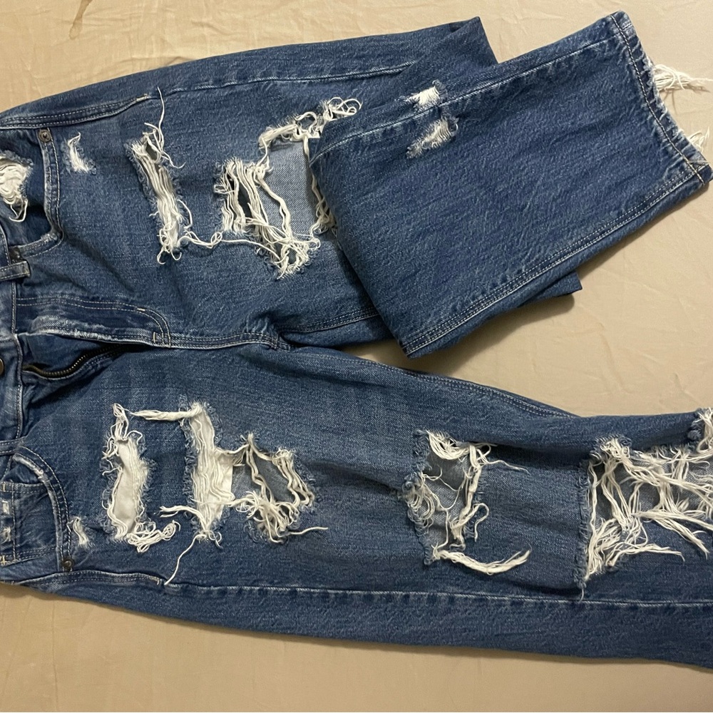 🚨SOLD🚨American eagle mom jeans